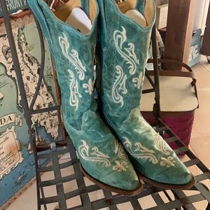 Corral turquoise snip toe 9 1/2 boots like new